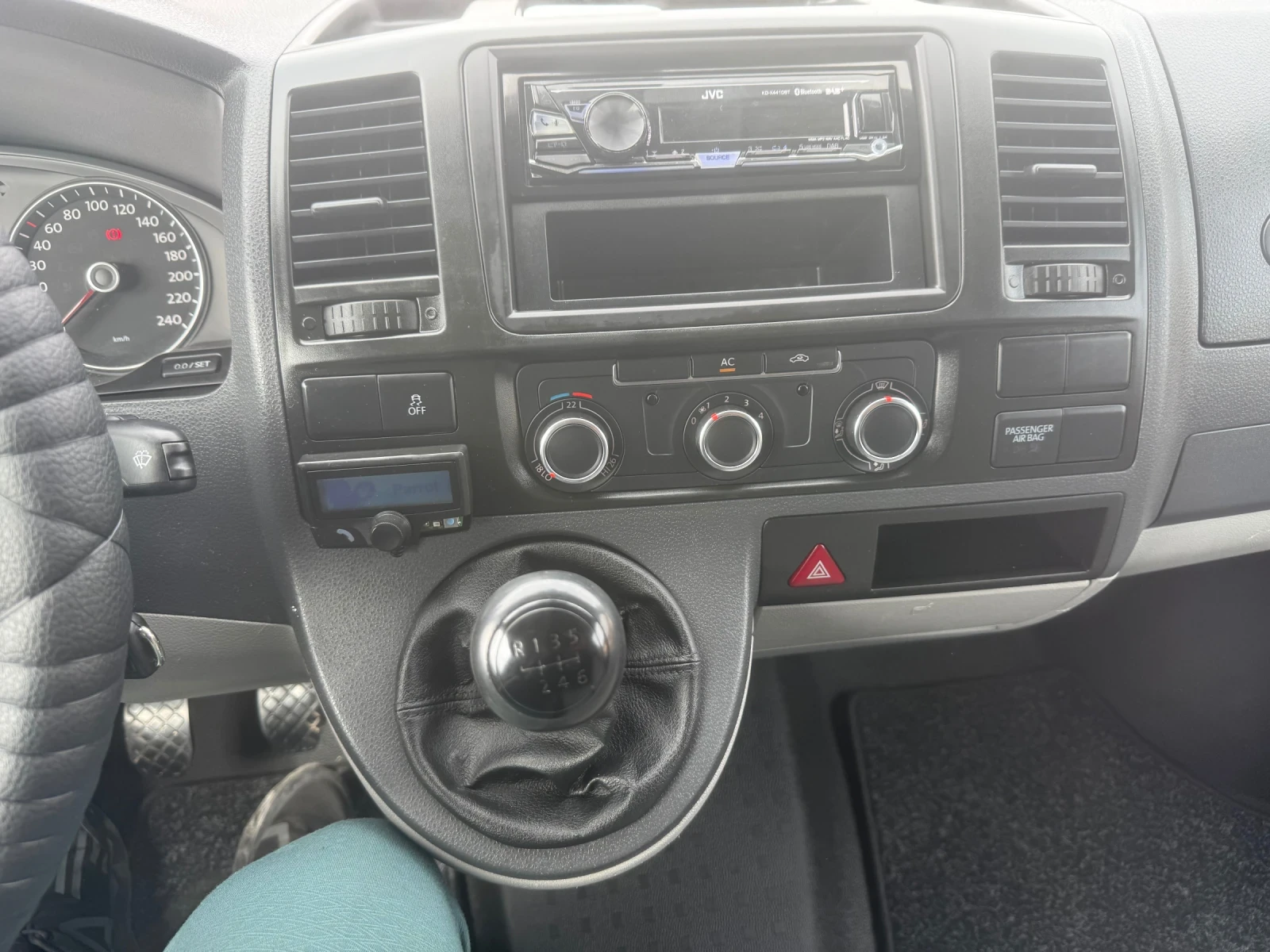 VW Transporter 2.0TDI, снимка 14 - Бусове и автобуси - 53128238