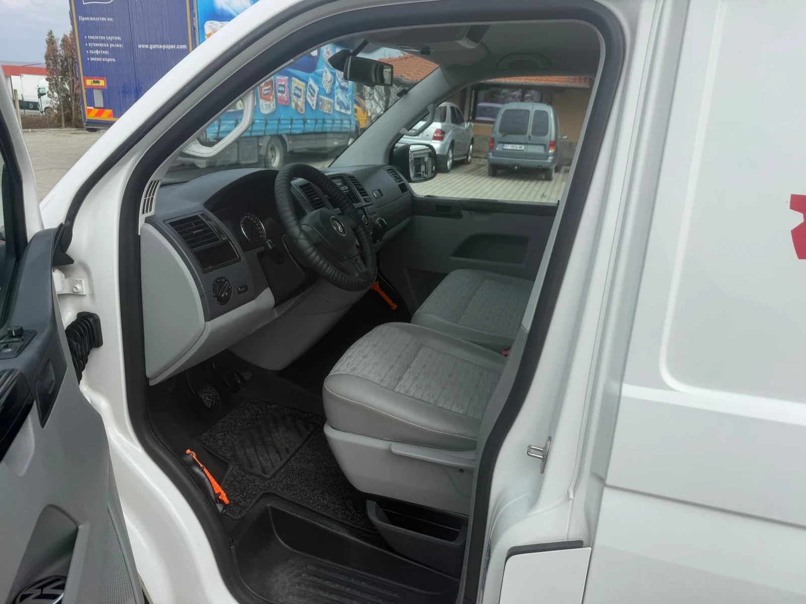 VW Transporter 2.0TDI, снимка 12 - Бусове и автобуси - 53128238