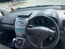 Toyota Corolla verso 2.2 D-4D 136к.с  НА ЧАСТИ, снимка 8