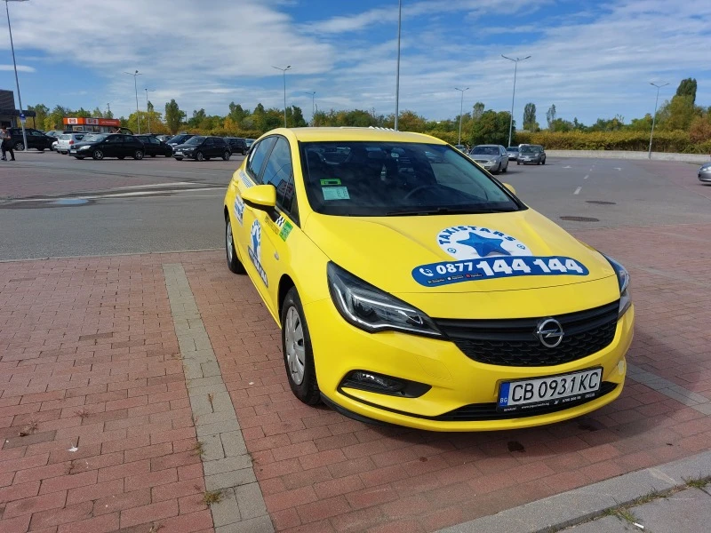 Opel Astra 1.4 GAS, снимка 9 - Автомобили и джипове - 46404198