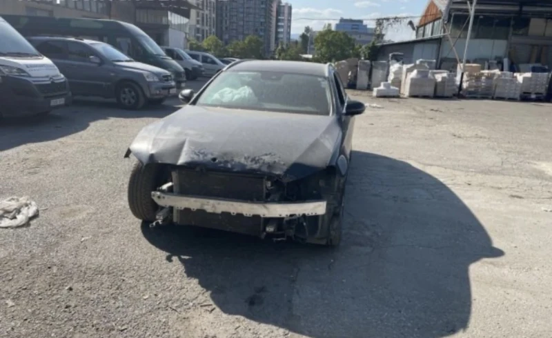 Mercedes-Benz E 220 E220D 190hp, снимка 3 - Автомобили и джипове - 47826938