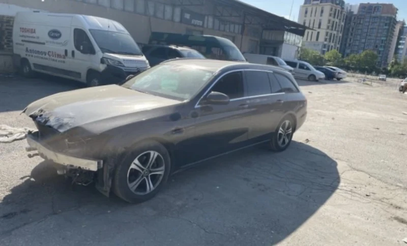 Mercedes-Benz E 220 E220D 190hp, снимка 2 - Автомобили и джипове - 47826938