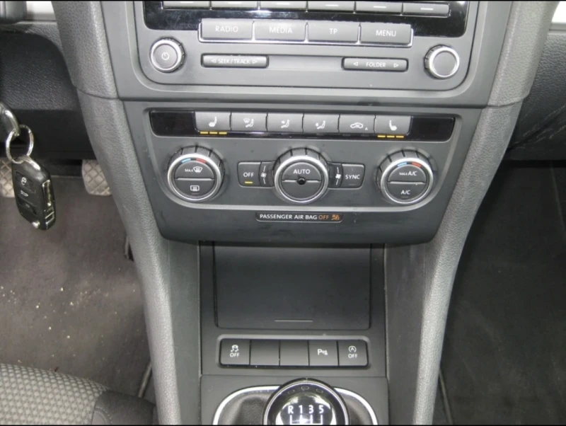 VW Golf 6 TDI BLUEMOTION, снимка 7 - Автомобили и джипове - 48145967