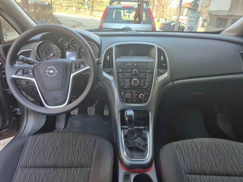 Opel Astra 1.6 CDTI, снимка 11 - Автомобили и джипове - 49362805