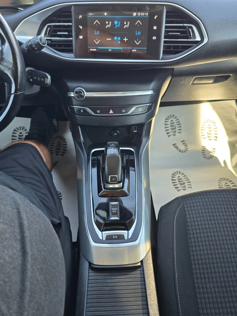 Peugeot 308 1.5HDI-131k.c-AVTOMATIC-FACE-NAVI, снимка 15 - Автомобили и джипове - 51692678