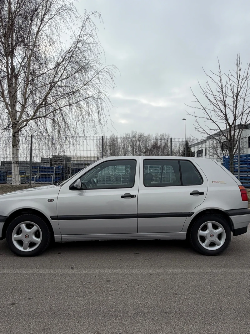 VW Golf 160000км/Pink Floyd-1.6/Оригинален вид без ръжди!, снимка 4 - Автомобили и джипове - 52482278