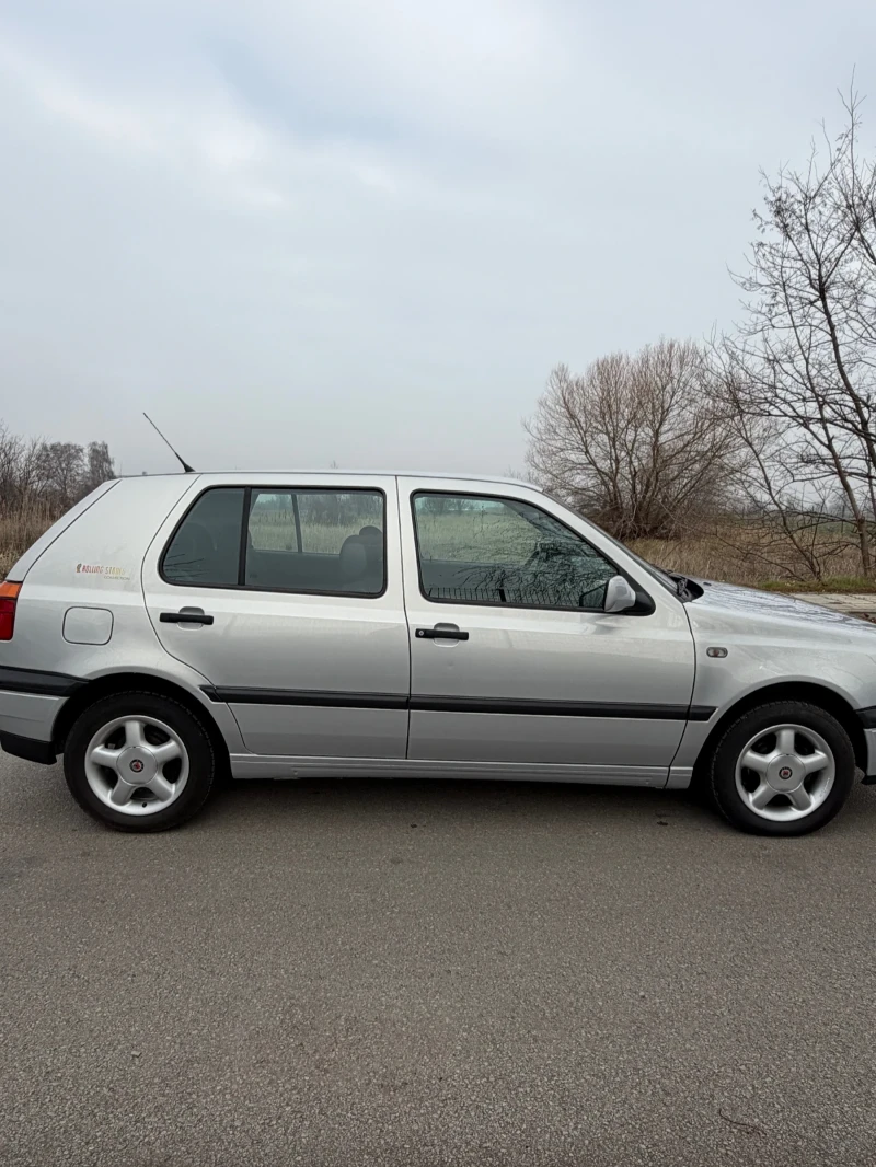 VW Golf 160000км/Pink Floyd-1.6/Оригинален вид без ръжди!, снимка 3 - Автомобили и джипове - 52482278