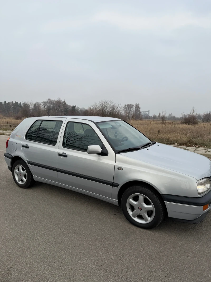 VW Golf 160000км/Pink Floyd-1.6/Оригинален вид без ръжди!, снимка 2 - Автомобили и джипове - 52482278
