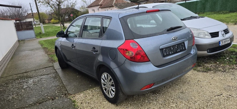 Kia Ceed 1.6d, 4вр., снимка 2 - Автомобили и джипове - 52616388