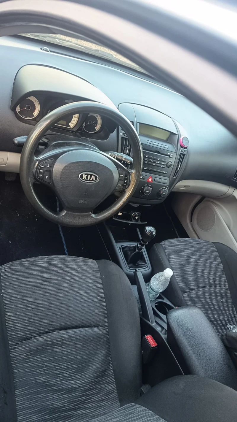 Kia Ceed 1.6d, 4вр., снимка 13 - Автомобили и джипове - 52616388