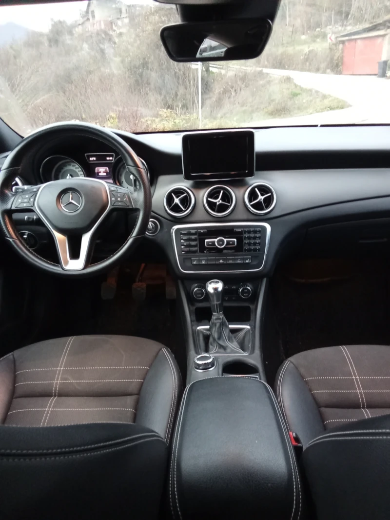 Mercedes-Benz CLA 180, снимка 13 - Автомобили и джипове - 52641667
