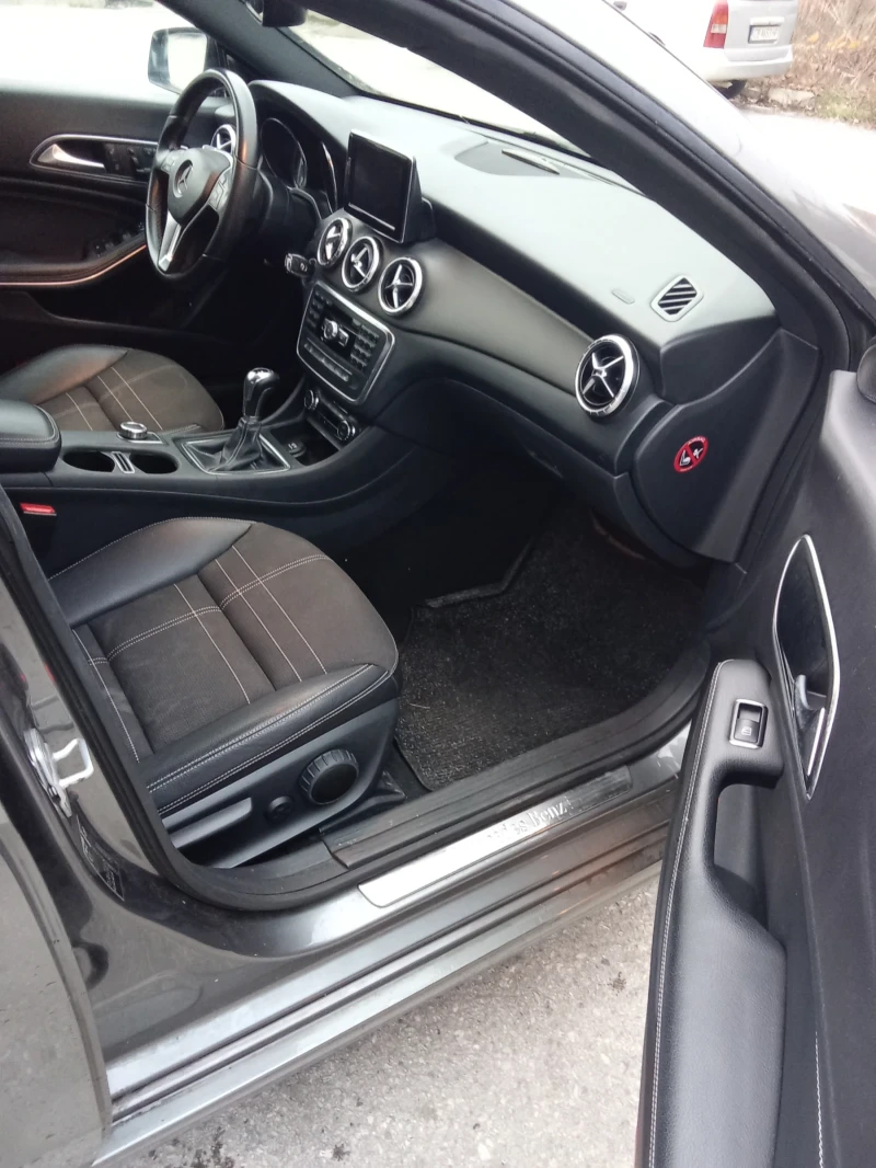 Mercedes-Benz CLA 180, снимка 12 - Автомобили и джипове - 52641667
