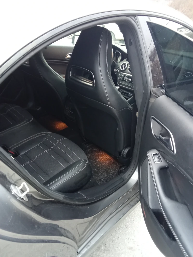 Mercedes-Benz CLA 180, снимка 11 - Автомобили и джипове - 52641667