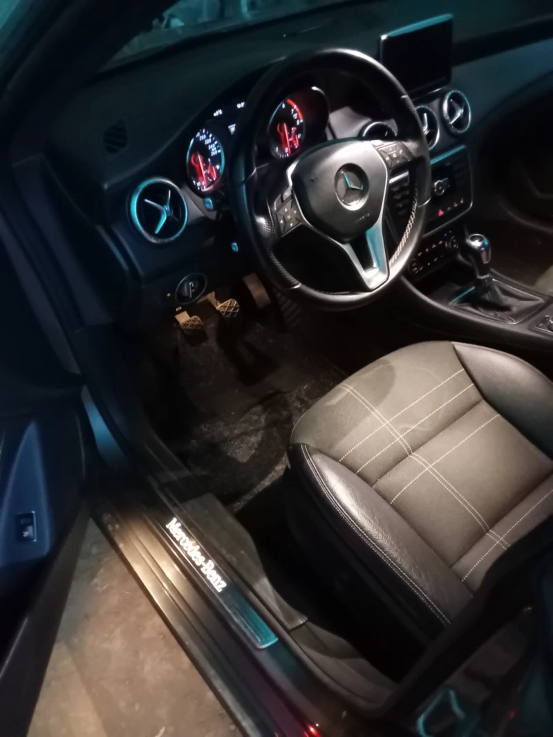 Mercedes-Benz CLA 180, снимка 5 - Автомобили и джипове - 52641667