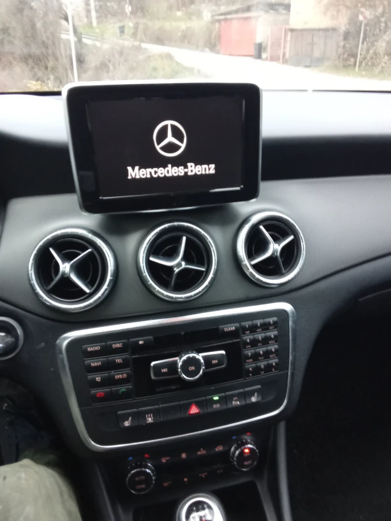 Mercedes-Benz CLA 180, снимка 8 - Автомобили и джипове - 52641667