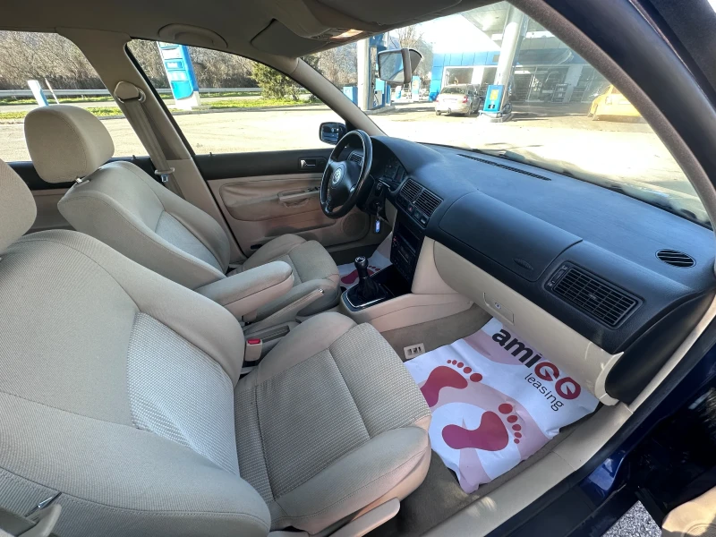 VW Golf 1.6i- РЕАЛНИ КИЛОМЕТРИ - УНИКАТ, снимка 10 - Автомобили и джипове - 52847340