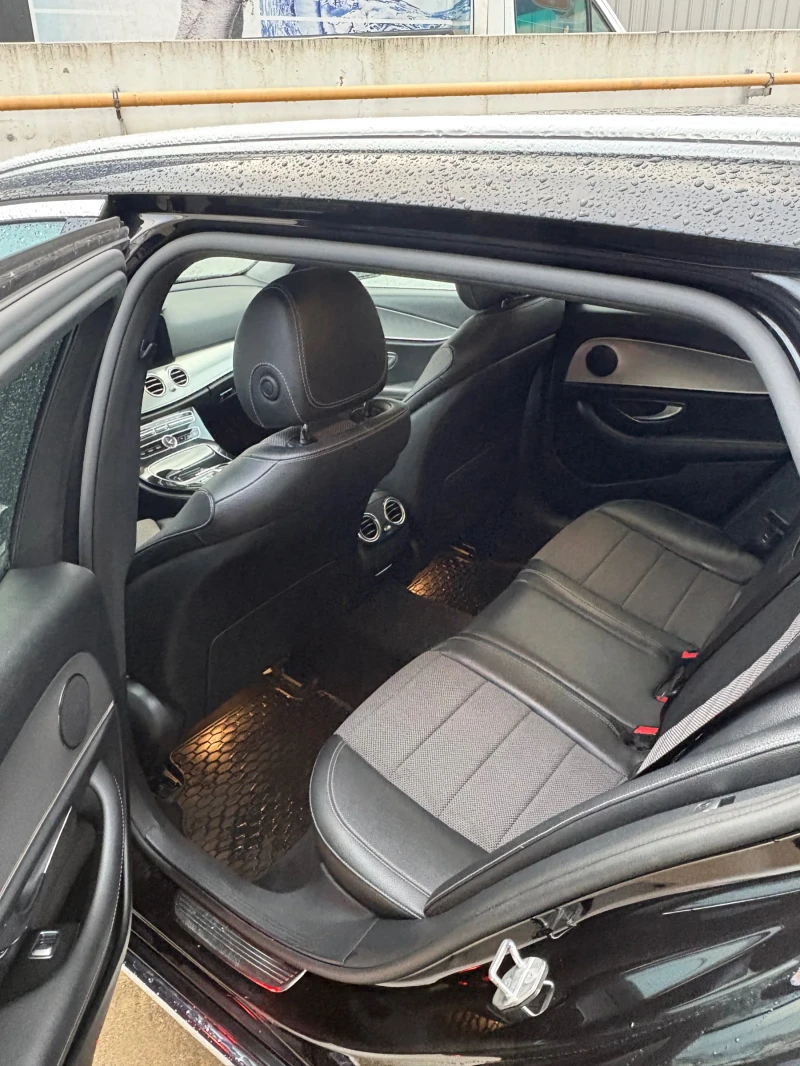 Mercedes-Benz E 220, снимка 11 - Автомобили и джипове - 53404196