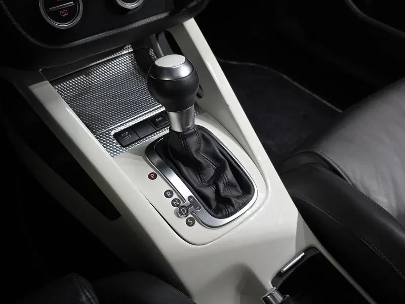 VW Golf R32, снимка 9 - Автомобили и джипове - 56000440