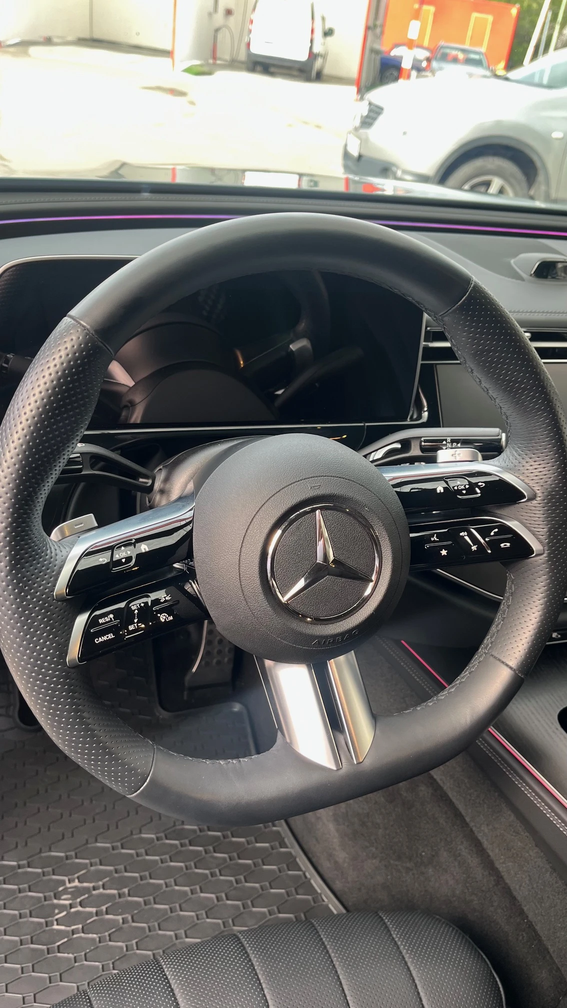 Mercedes-Benz E 220 AMG - изображение 7