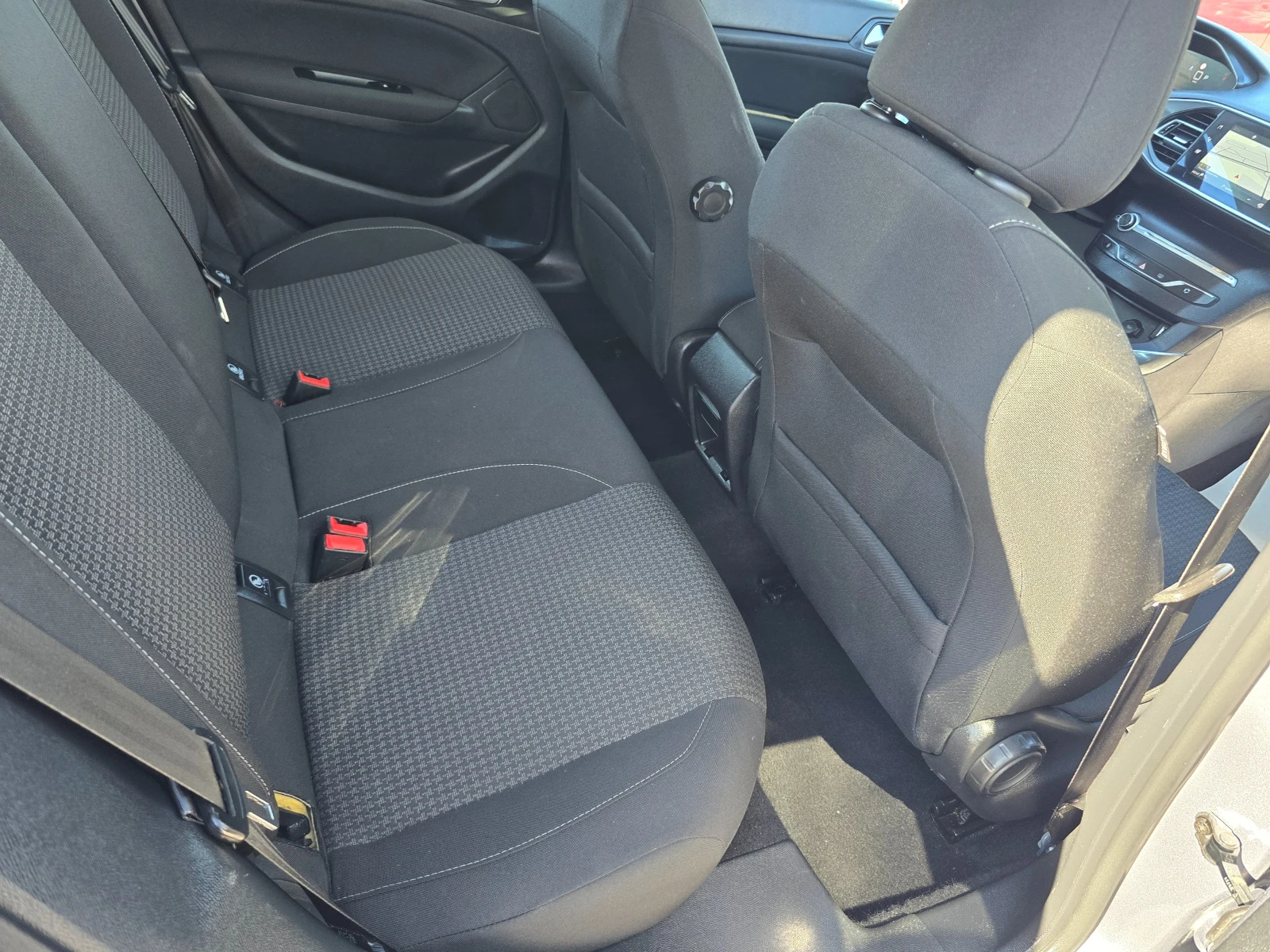 Peugeot 308 1.5HDI-131k.c-AVTOMATIC-FACE-NAVI - изображение 9