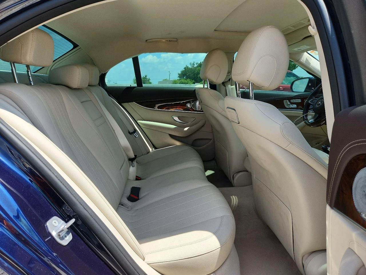 Mercedes-Benz E 400 3.0l 4Matic, снимка 10 - Автомобили и джипове - 55093814