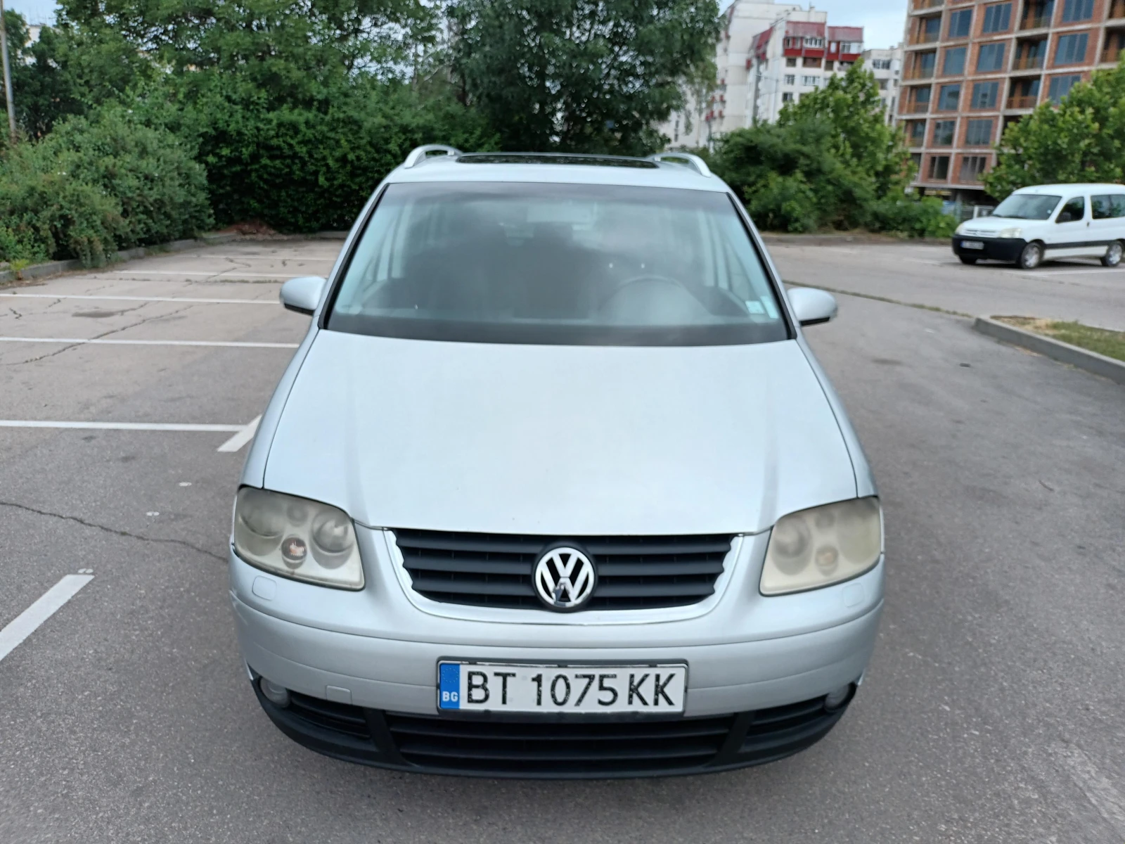 VW Touran Highline, снимка 2 - Автомобили и джипове - 55123651