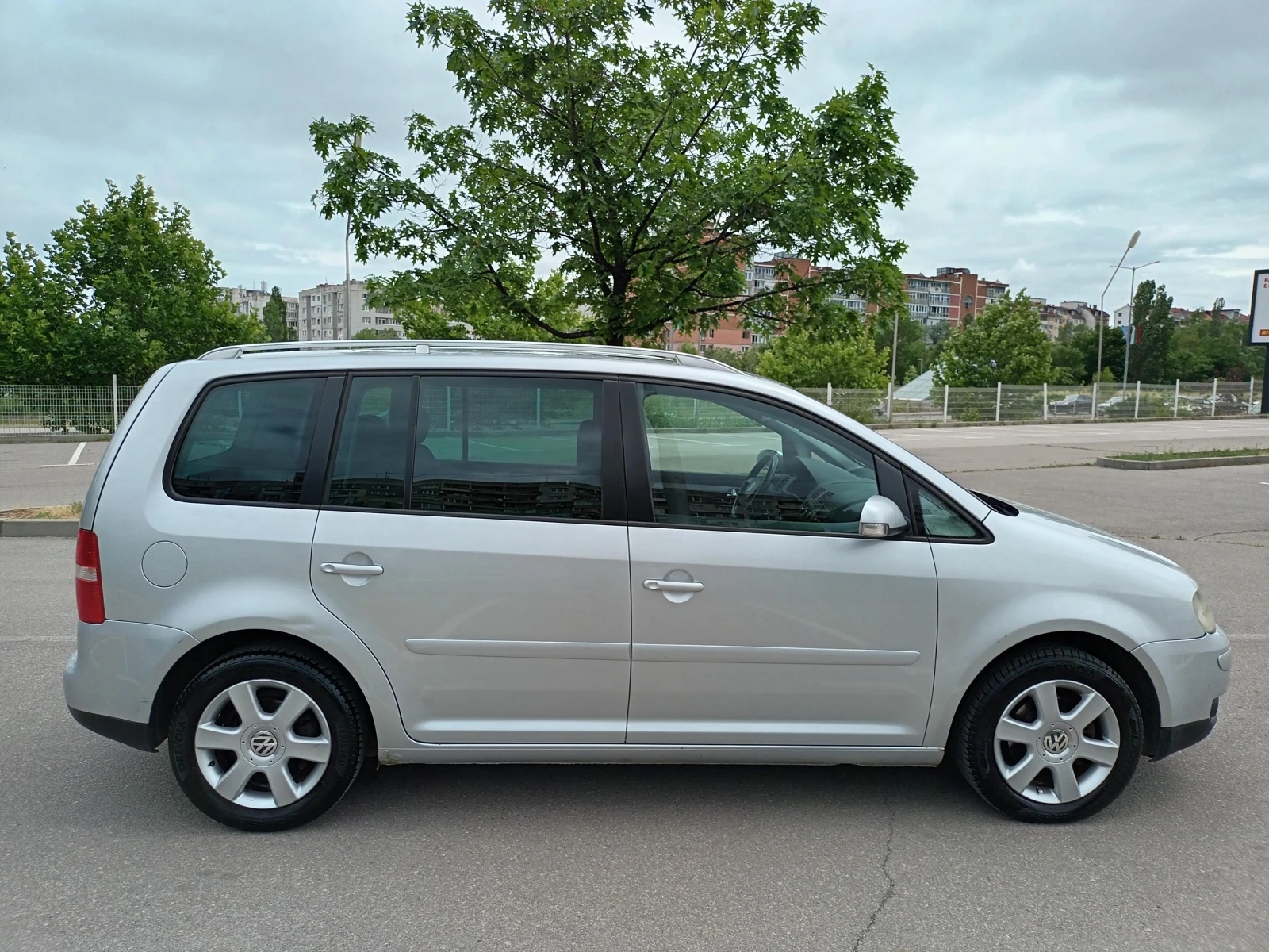VW Touran Highline, снимка 8 - Автомобили и джипове - 55123651