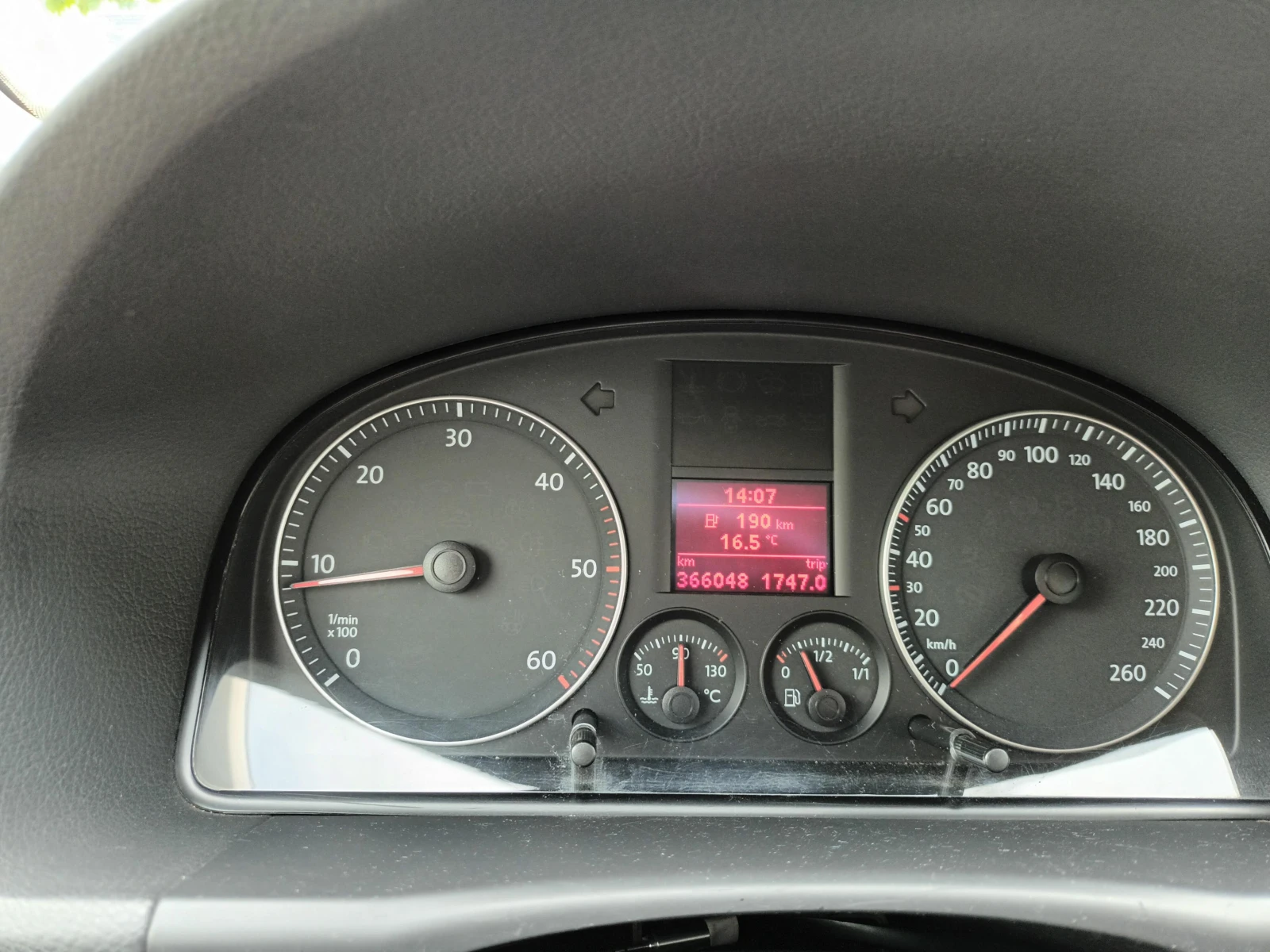 VW Touran Highline, снимка 14 - Автомобили и джипове - 55123651