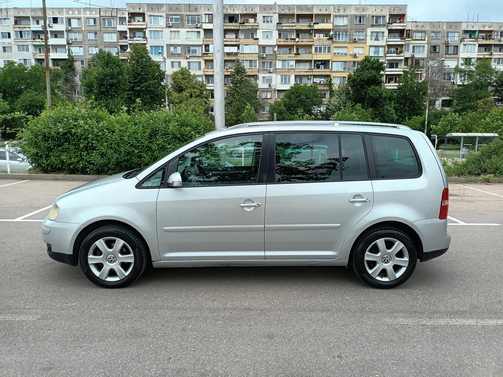 VW Touran Highline, снимка 4 - Автомобили и джипове - 55123651