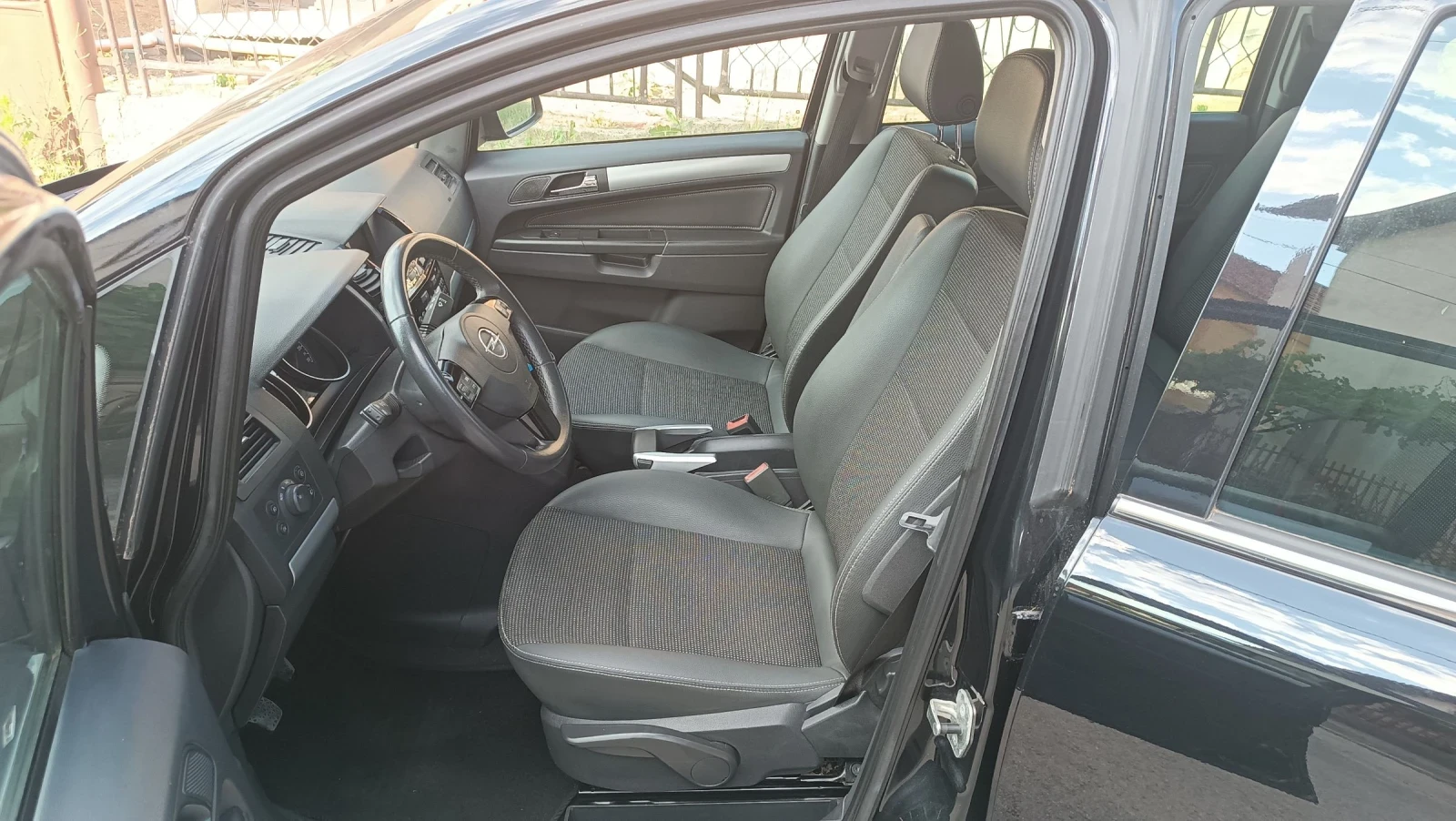 Opel Zafira 1.8-Космо перфектно състояние , снимка 10 - Автомобили и джипове - 55289663