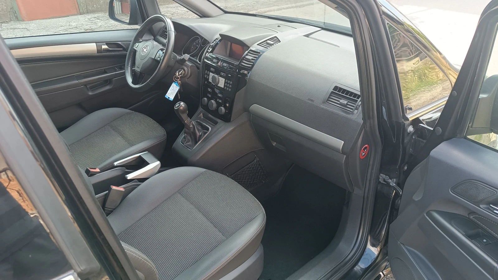 Opel Zafira 1.8-Космо перфектно състояние , снимка 13 - Автомобили и джипове - 55289663