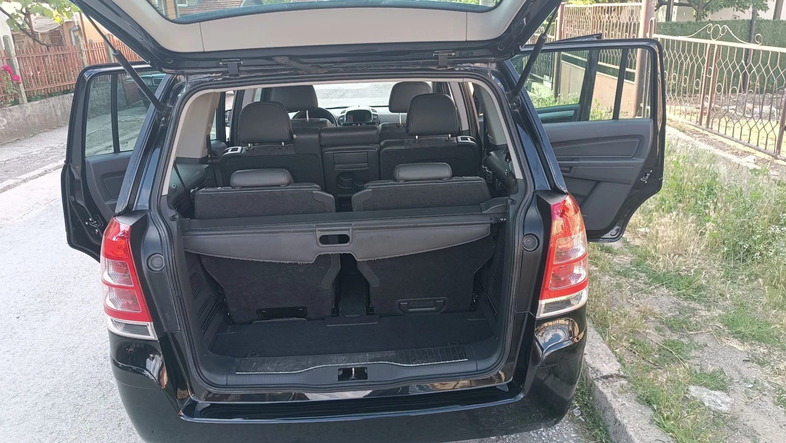 Opel Zafira 1.8-Космо перфектно състояние , снимка 11 - Автомобили и джипове - 55289663