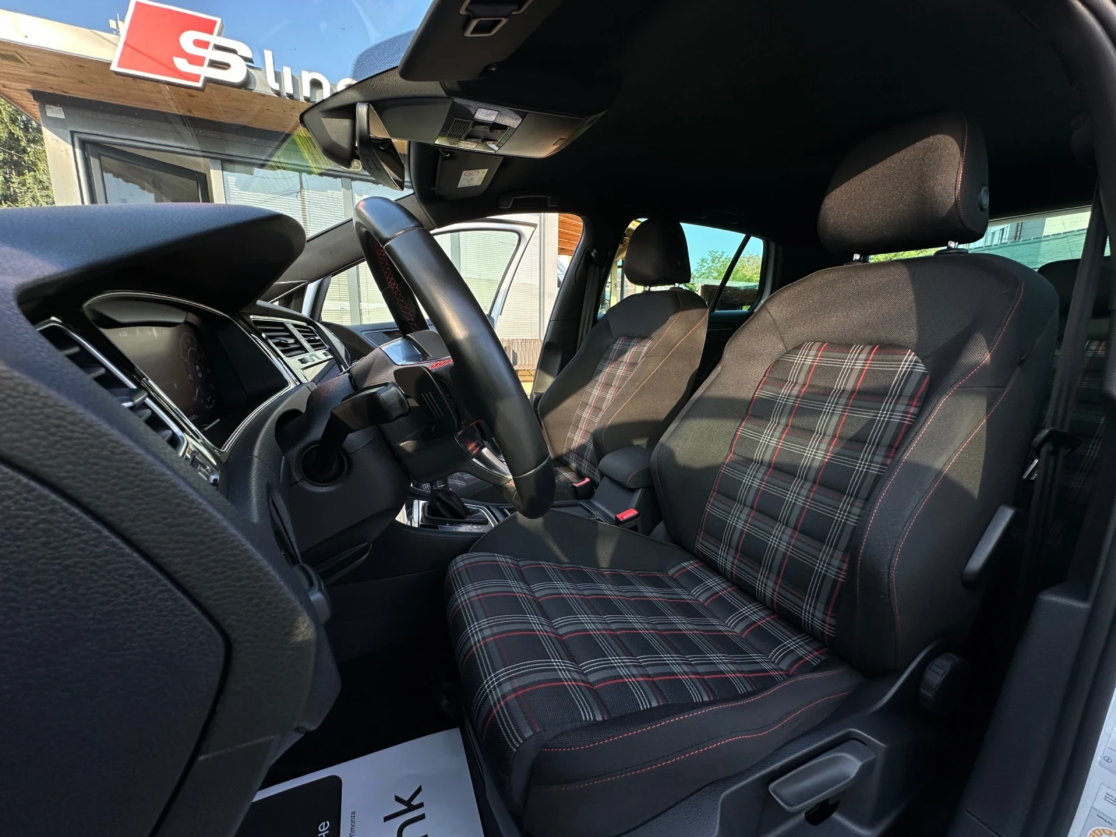 VW Golf GTI Performance* DYNAUDIO* , снимка 7 - Автомобили и джипове - 55345418