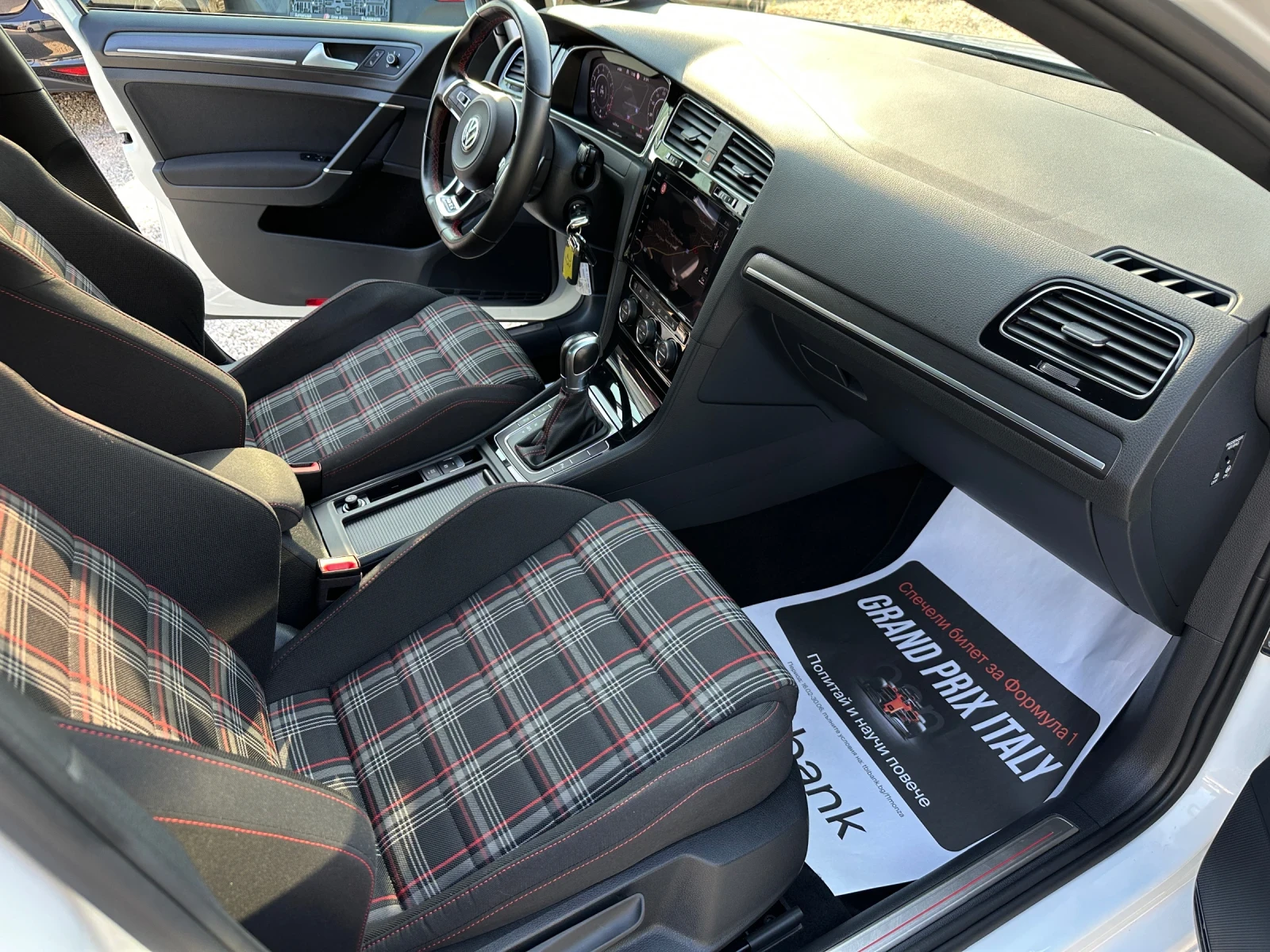 VW Golf GTI Performance* DYNAUDIO* , снимка 11 - Автомобили и джипове - 55345418