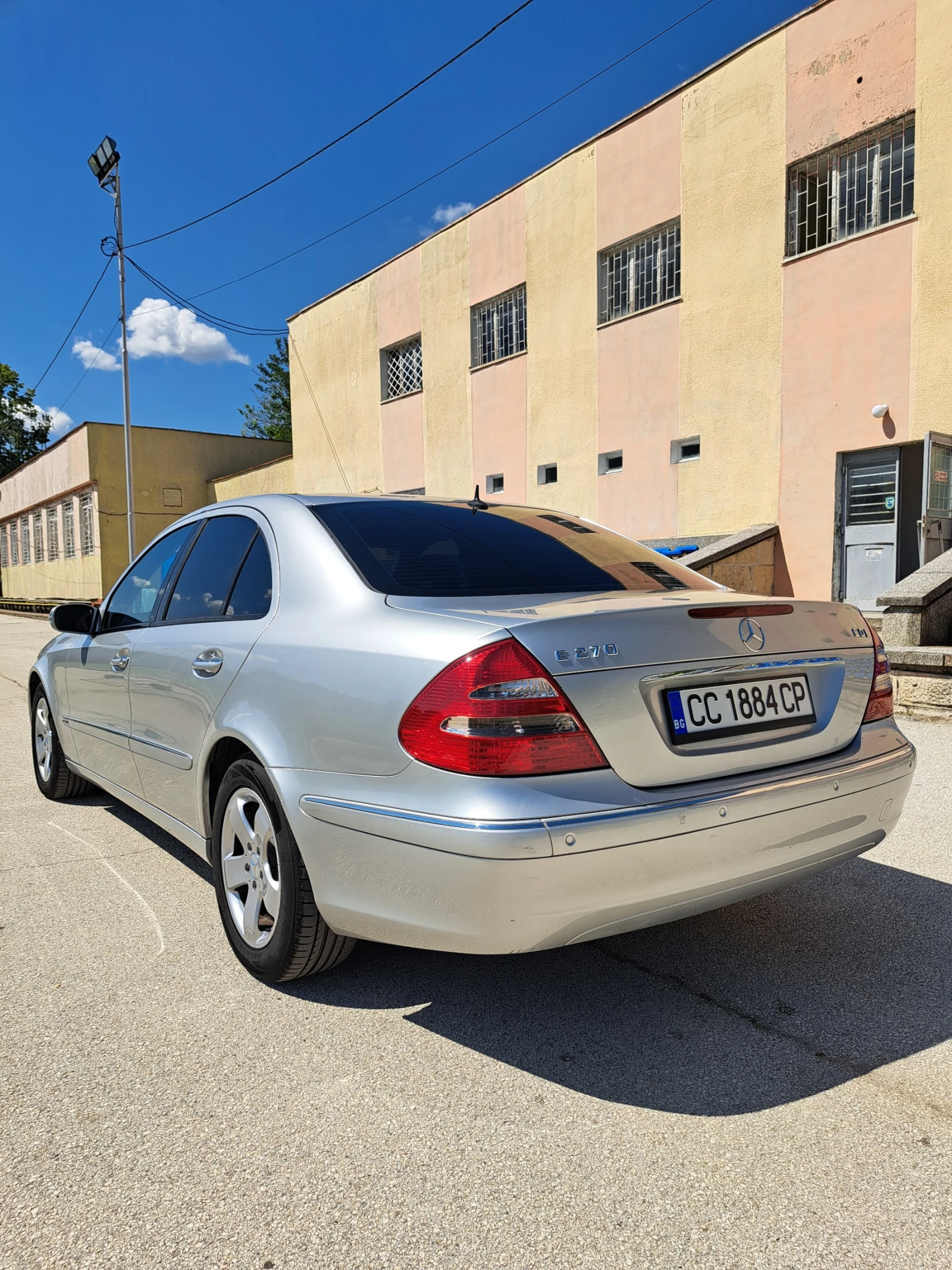 Mercedes-Benz E 270, снимка 3 - Автомобили и джипове - 55466531