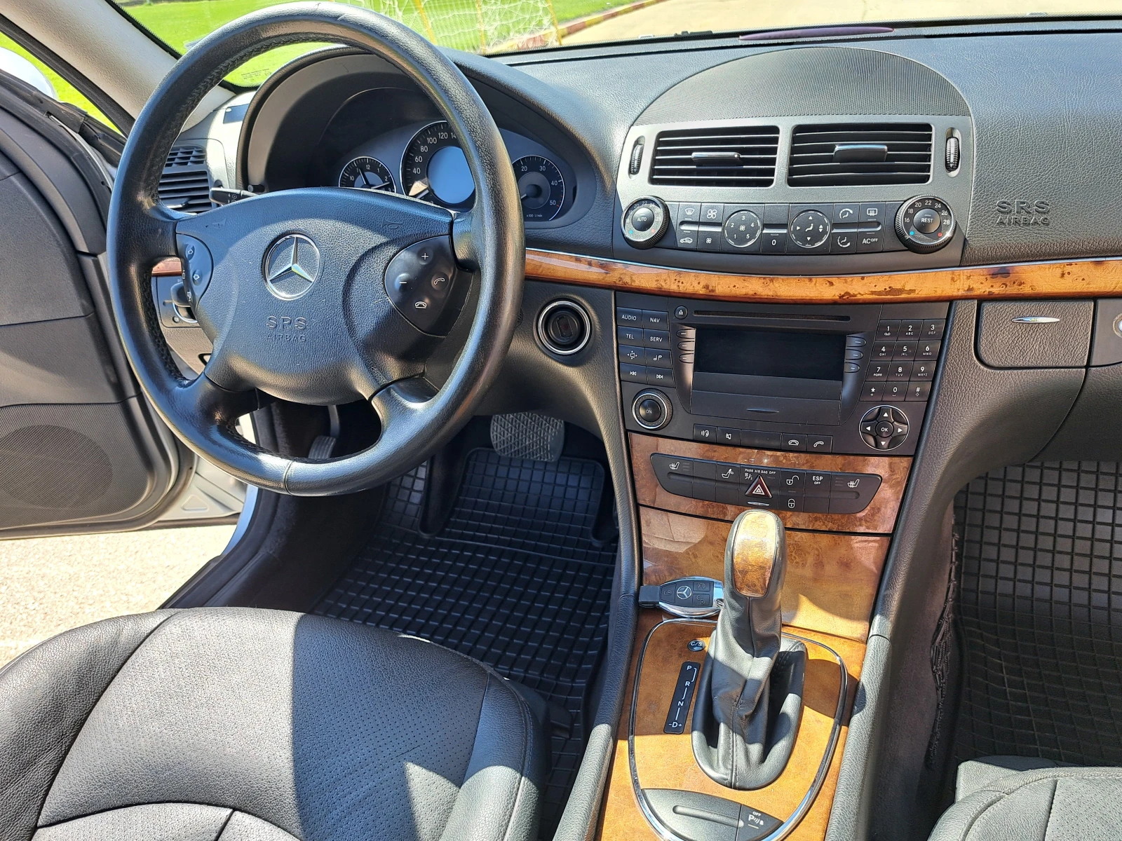 Mercedes-Benz E 270, снимка 11 - Автомобили и джипове - 55466531