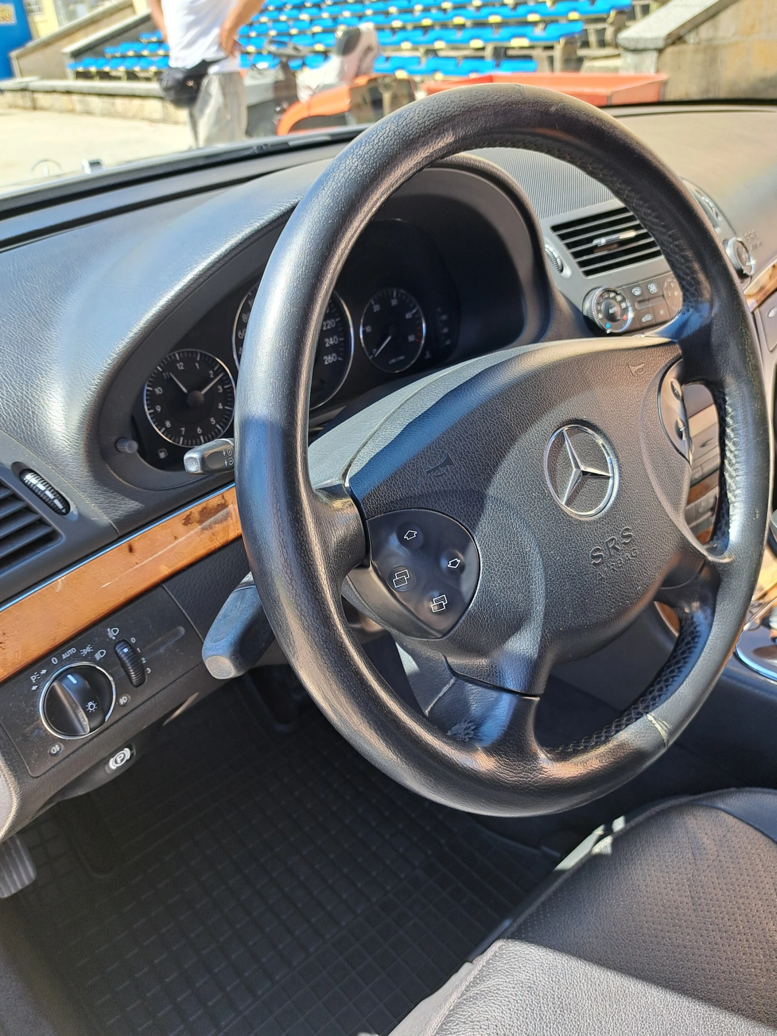 Mercedes-Benz E 270, снимка 10 - Автомобили и джипове - 55466531