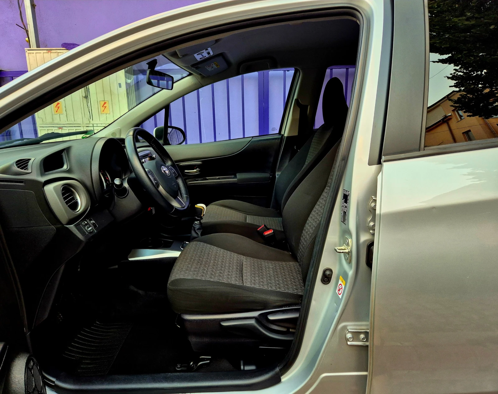 Toyota Yaris 1.33ivvt-6speed-верига-нави- japan, снимка 11 - Автомобили и джипове - 55579789