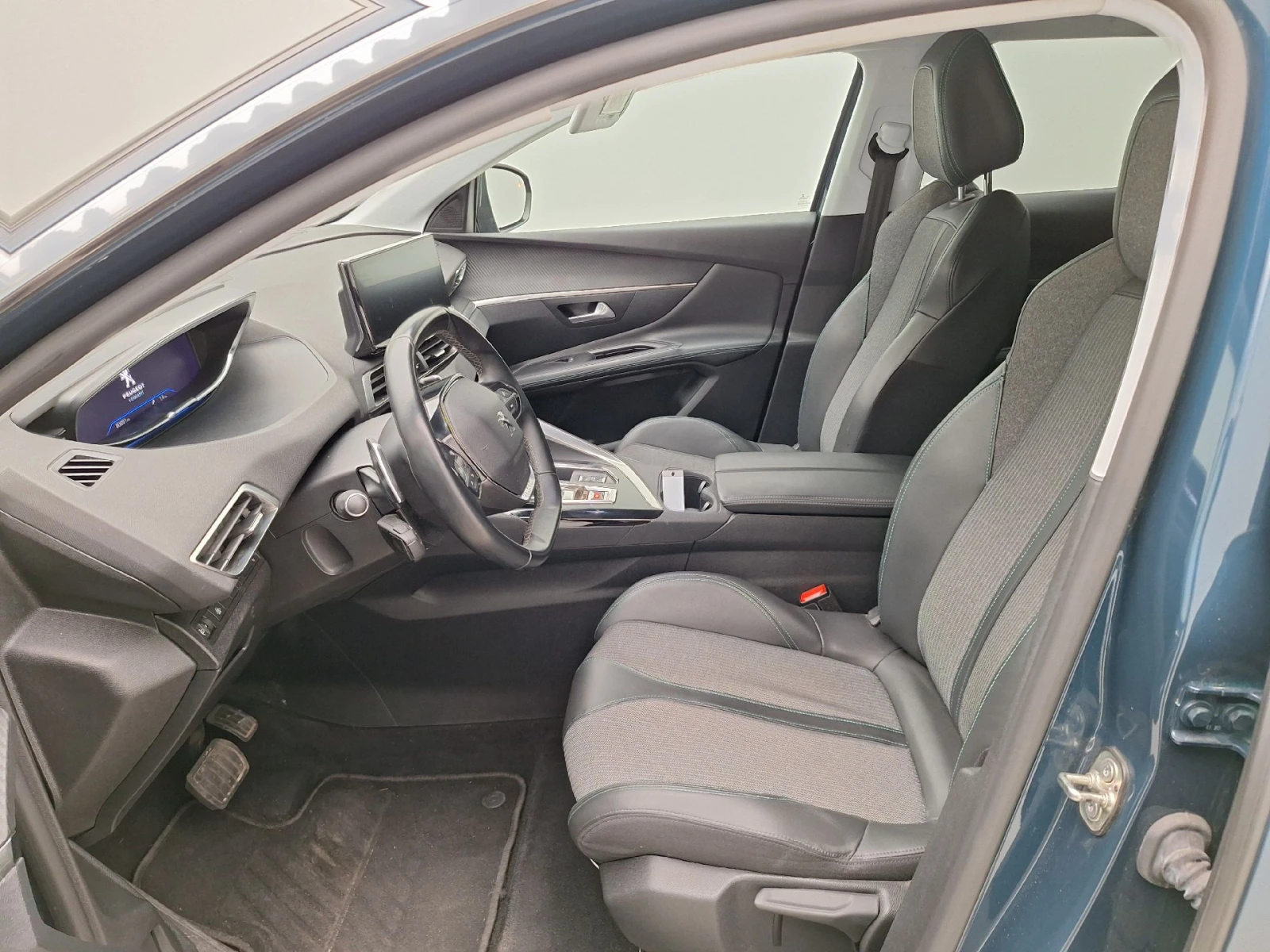 Peugeot 3008 1.2PTech Allure Auto LED , снимка 7 - Автомобили и джипове - 56127085