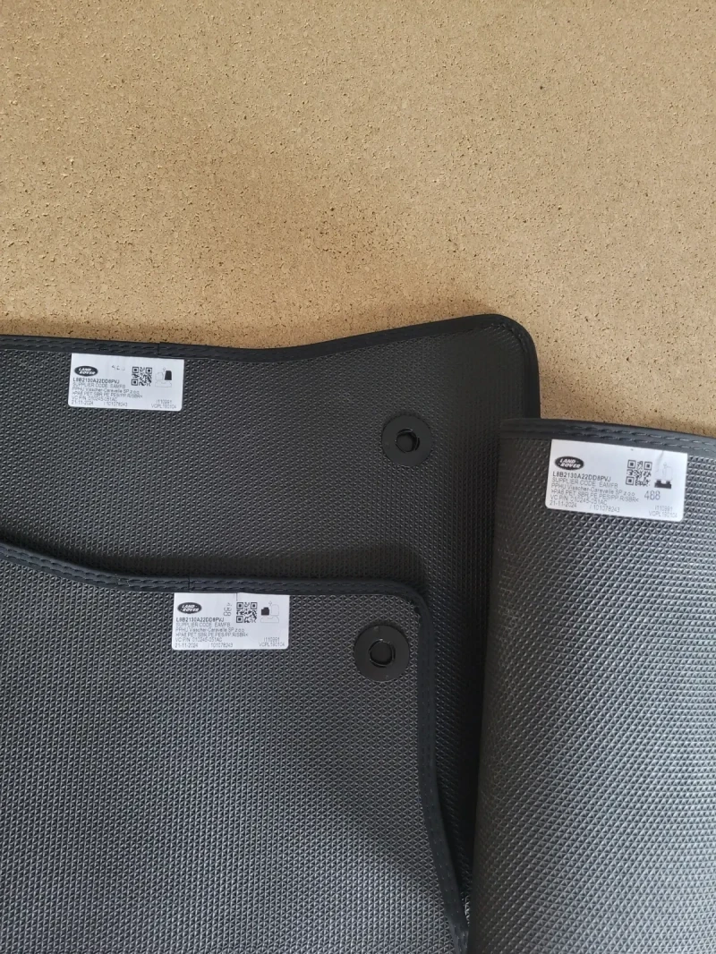 Land Rover Defender Стелки Defender 2024г.Чисто НОВИ Мокетени Оригинал, снимка 5 - Автомобили и джипове - 51790855