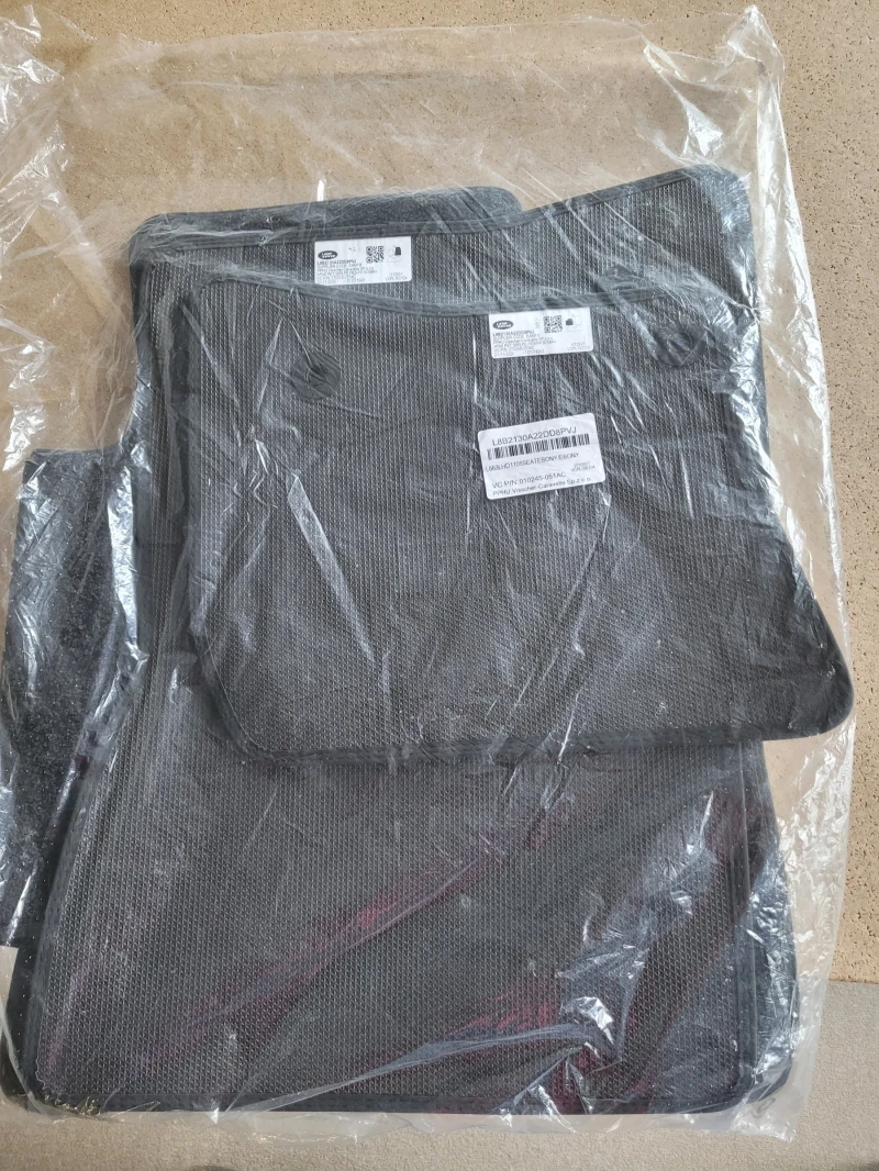 Land Rover Defender Стелки Defender 2024г.Чисто НОВИ Мокетени Оригинал