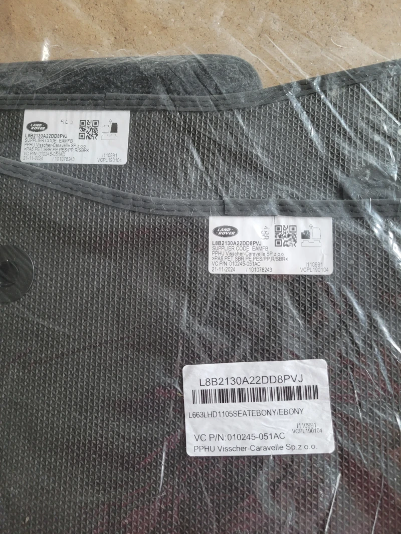 Land Rover Defender Стелки Defender 2024г.Чисто НОВИ Мокетени Оригинал, снимка 2 - Автомобили и джипове - 51790855