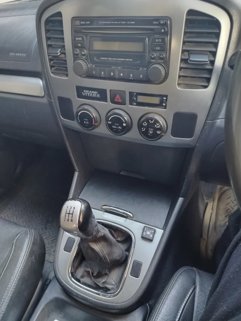 Suzuki Grand vitara, снимка 15 - Автомобили и джипове - 52457818