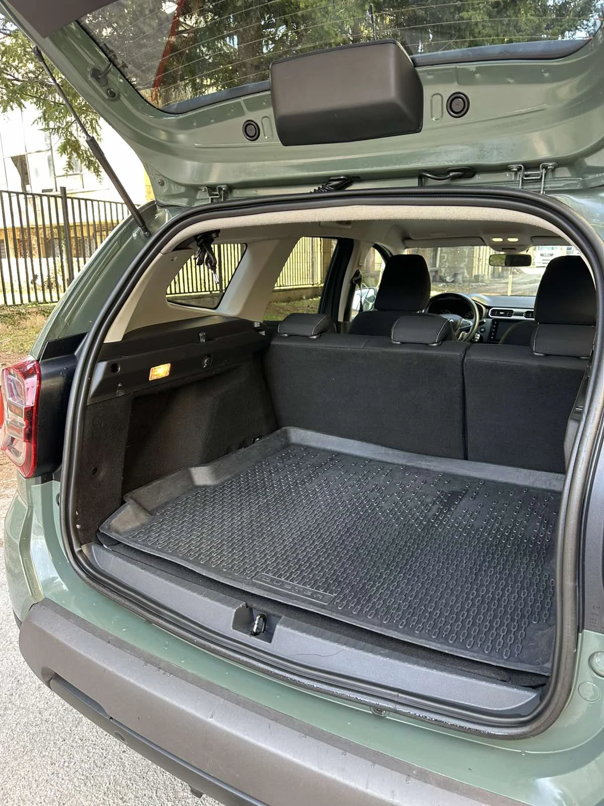 Dacia Duster 1.5dCi* 4x4* NAVI, снимка 8 - Автомобили и джипове - 53894470