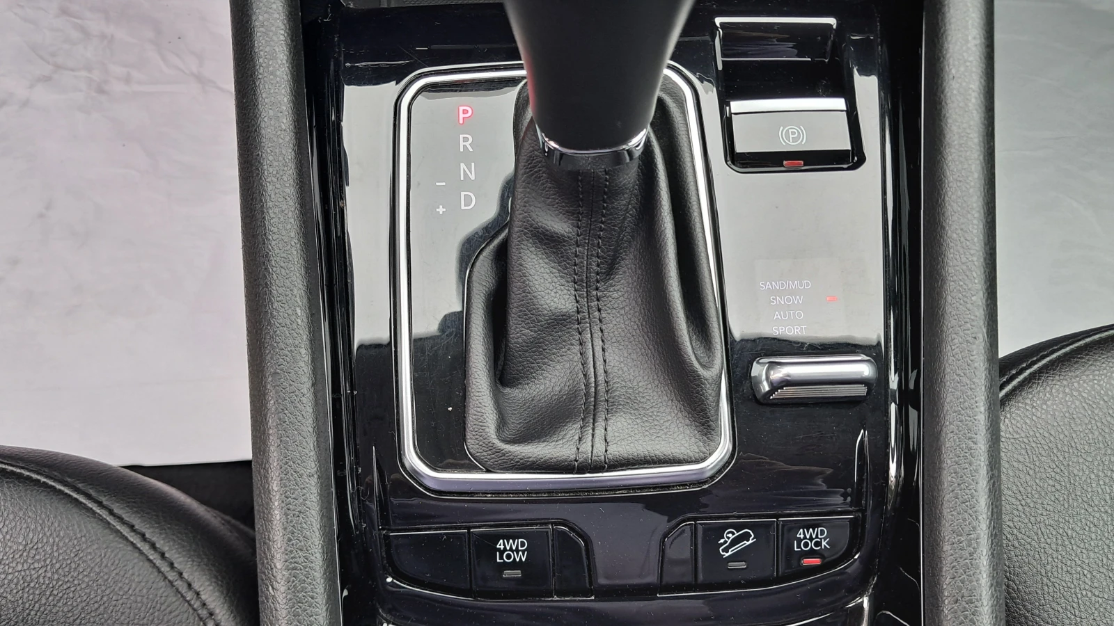 Jeep Compass 4Х4 FULL РЕАЛ КМ ИЗКЛЮЧИТЕЛН СЕРВ КНИЖ КОЖА КАМЕРА, снимка 10 - Автомобили и джипове - 54554659