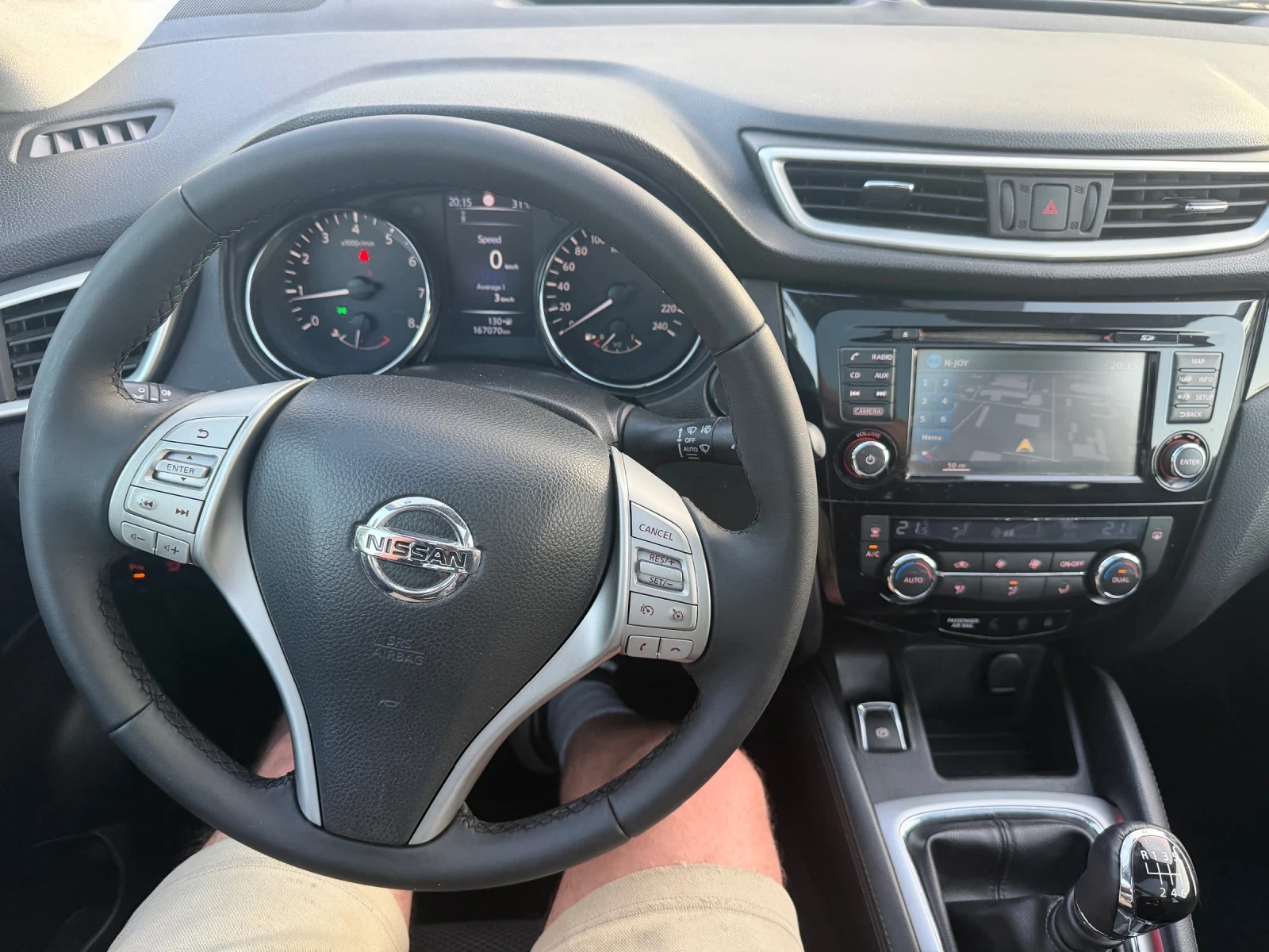 Nissan Qashqai 1.6 i Tekna, снимка 15 - Автомобили и джипове - 54692261