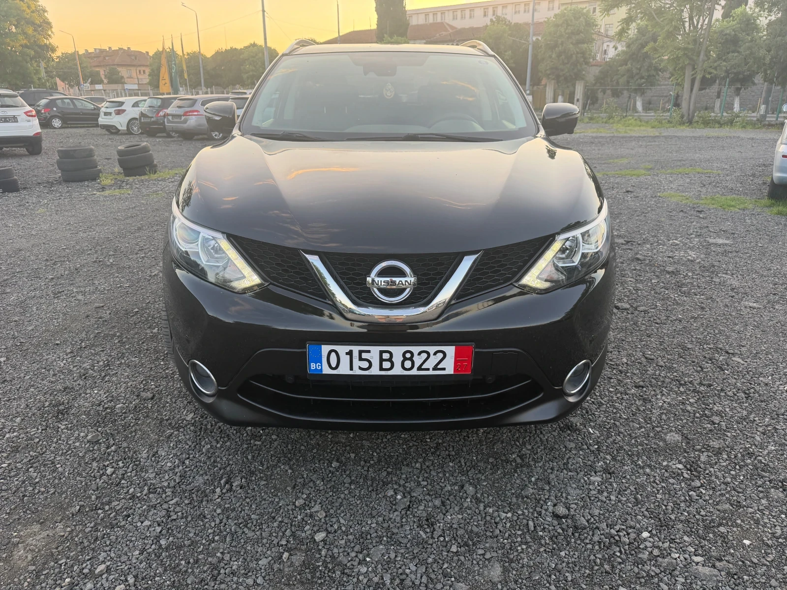 Nissan Qashqai 1.6 i Tekna, снимка 3 - Автомобили и джипове - 54692261