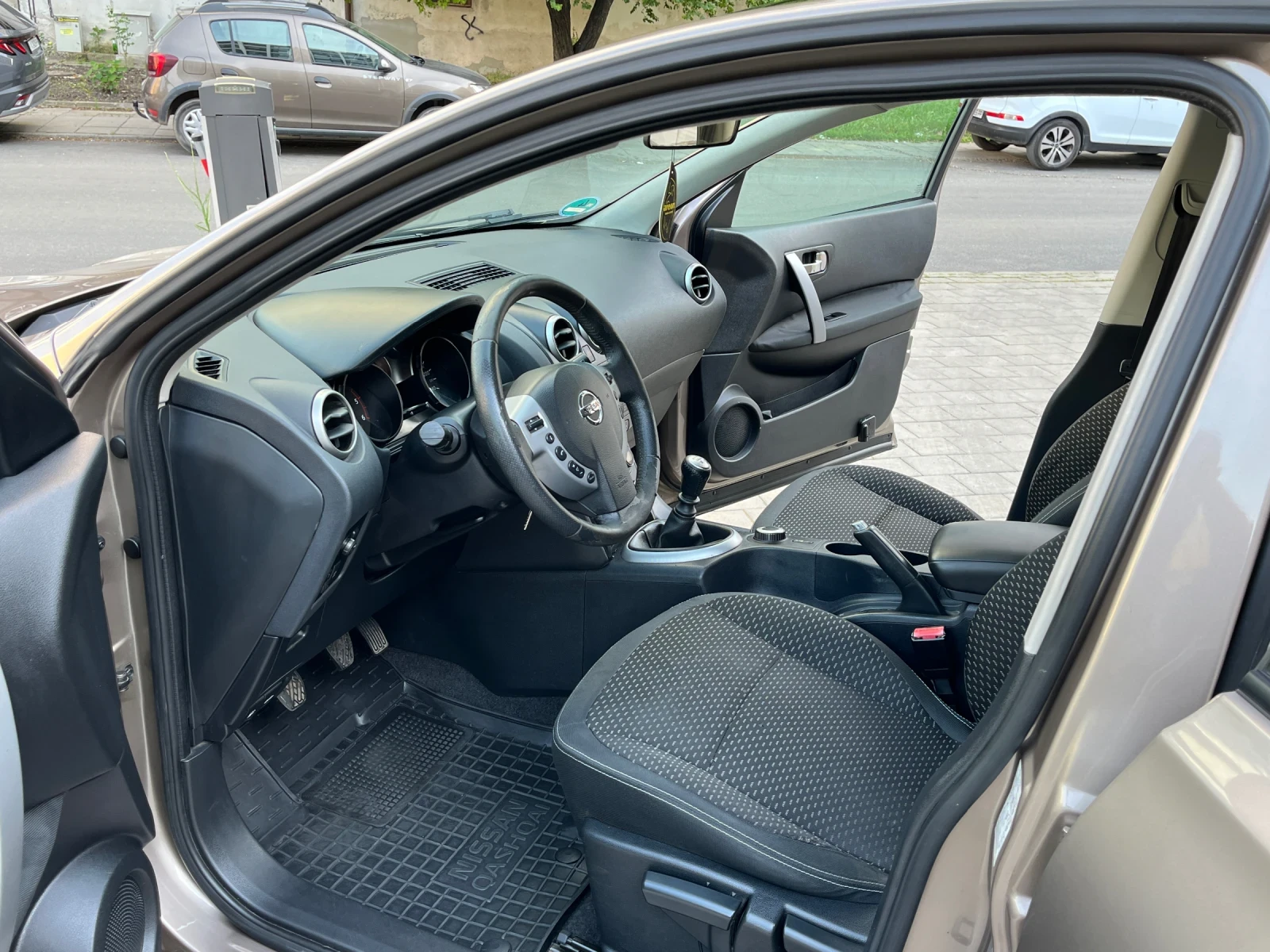Nissan Qashqai 2.0D/150/4X4/2008/ГОДИНА, снимка 10 - Автомобили и джипове - 54859760