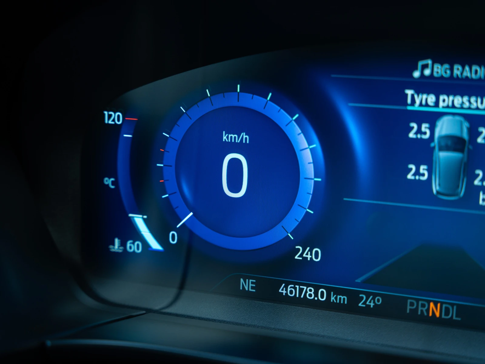 Ford Kuga TITANIUM 2.5 PHEV, снимка 10 - Автомобили и джипове - 54952925