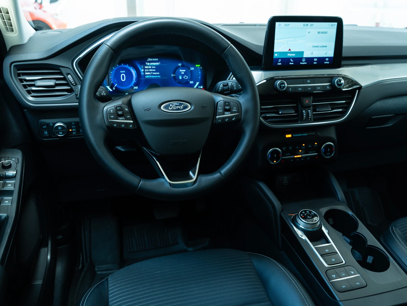 Ford Kuga TITANIUM 2.5 PHEV, снимка 6 - Автомобили и джипове - 54952925